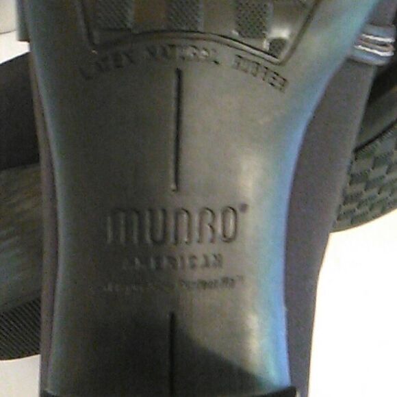 NWOT Munro Fabric Low Heels - Picture 11 of 12